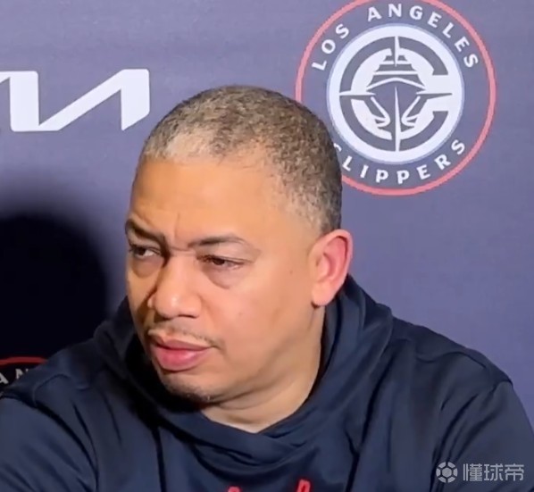 超级碗话题，泰伦-卢：我喜欢无骨鸡翅，这样手就不会弄脏了