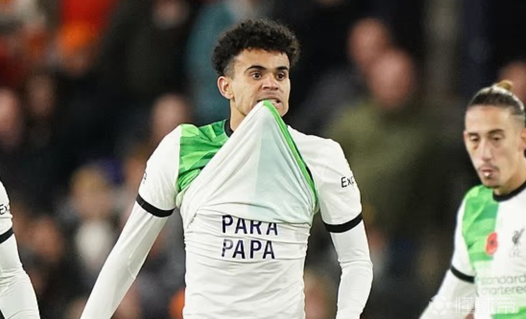 抽象，利物浦一贩毒团伙为庆祝迪亚斯父亲获释开启促销活动结果被捕